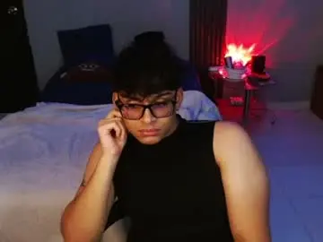 Chaturbate Live Sex Cam of mr_yisuz
