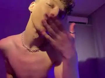 Chaturbate Adult Webcams of andytwinkkk