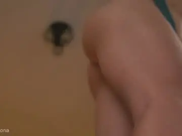 Chaturbate Live Sex of alyonaqueen_