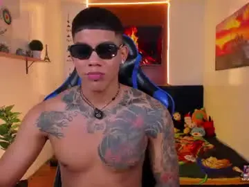 Chaturbate Live Sex Cam of damian_latinxxx