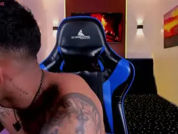 Chaturbate Live Sex Cam of damian_latinxxx