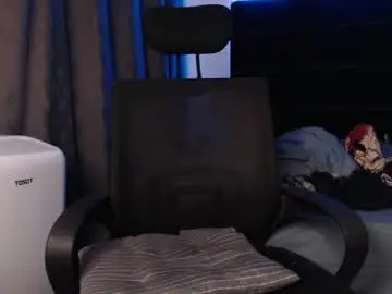 Chaturbate Live Porn of andrewmhilton_