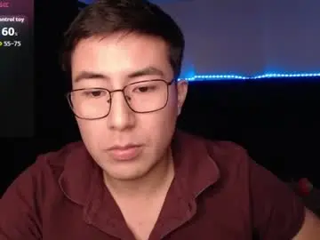 Chaturbate Live Porn of andrewmhilton_
