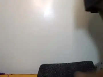 Chaturbate Live Sex Cam of baddie_floxxy
