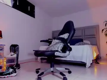 Chaturbate Live Sex Cam of bastian_franco01