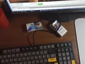 Chaturbate Live Sex Cam of cremjee