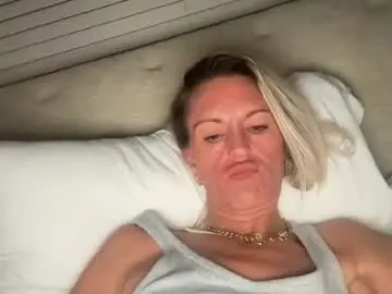 Chaturbate Live Sex of hotmommy_cums