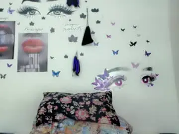 Chaturbate Nude Webcam of mailyroux1