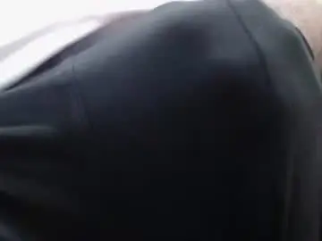 Chaturbate Live Sex Cam of goldenboy_69_69