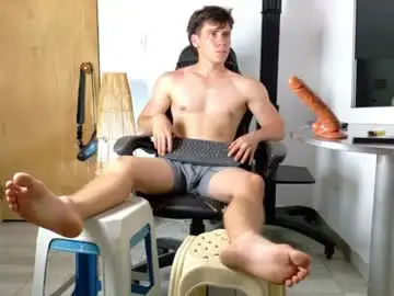 Chaturbate Nude Webcam of harry_brown2324