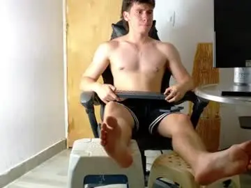 Chaturbate Free Porn Cam of harry_brown2324