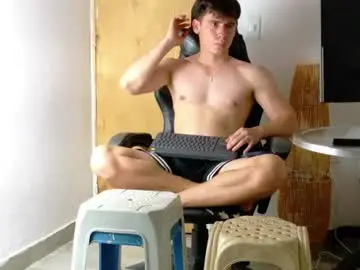 Chaturbate Nude Webcam of harry_brown2324