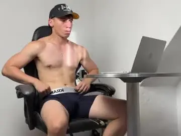 Chaturbate Live Porn of harry_brown2324