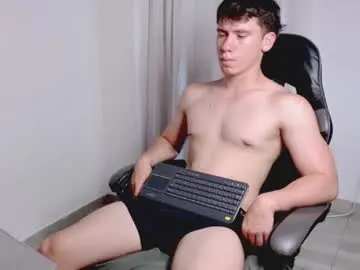Chaturbate Nude Webcam of harry_brown2324