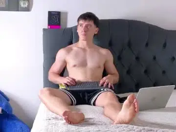 Chaturbate Free Porn Cam of harry_brown2324