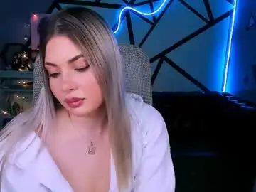 Chaturbate Live Sex Cam of hyileyclark
