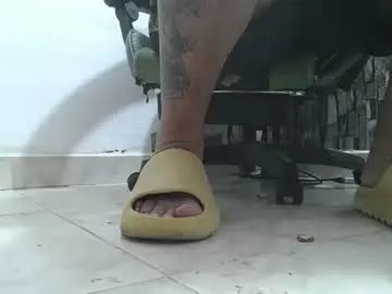 Chaturbate Free Live Porn of srfindomfeet_