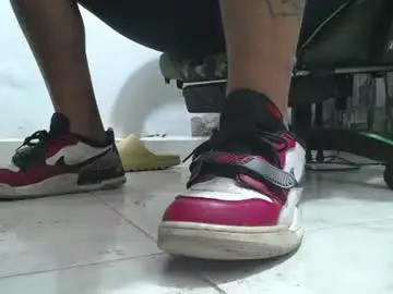 Chaturbate Live Porn of srfindomfeet_