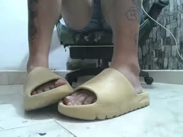 Chaturbate Live Sex Cam of srfindomfeet_