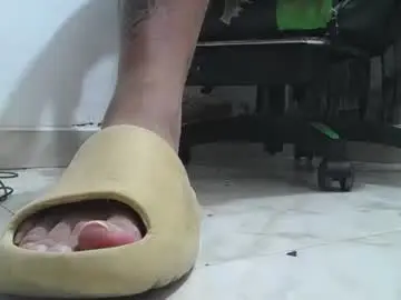 Chaturbate Free Porn Cam of srfindomfeet_