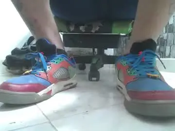 Chaturbate Live Sex Cam of srfindomfeet_