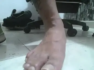 Chaturbate Live Sex Cam of srfindomfeet_