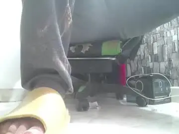 Chaturbate Live Sex Cam of srfindomfeet_