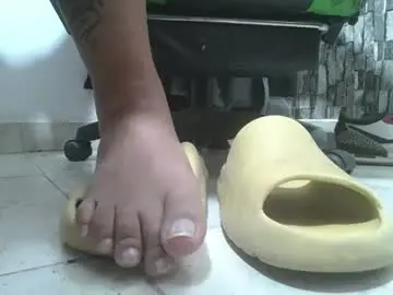 Chaturbate Free Live Porn of srfindomfeet_