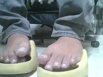 Chaturbate Live Sex Cam of srfindomfeet_