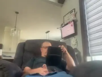Chaturbate Live Sex Cam of ralph_roberts