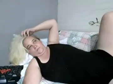 Chaturbate Free Porn Cam of singlemommy_4u