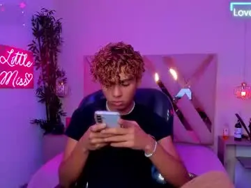 Chaturbate Live Sex Cam of anyelotwink