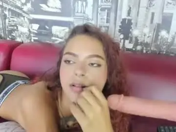 Chaturbate Nude Webcam of caroline_clark420