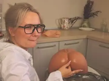 Chaturbate Live Sex Cam of nikki_mi1k