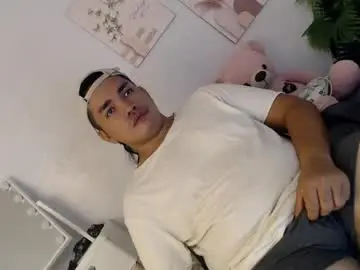Chaturbate Free Porn Cam of ure_fattytoy143