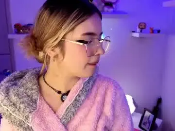 Chaturbate Live Sex Cam of emilykarterr