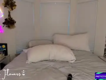 Chaturbate Nude Webcam of violetttflowers