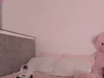 Chaturbate Live Sex Cam of holly_16