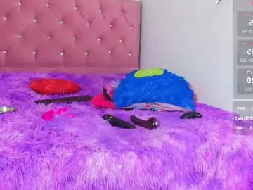 Chaturbate Live Sex Cam of nyra_queen