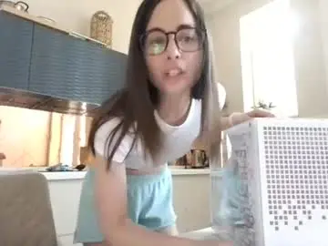 Chaturbate Live Sex Cam of newchloe18