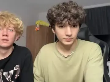 Chaturbate Live Sex Cam of em_chipsi