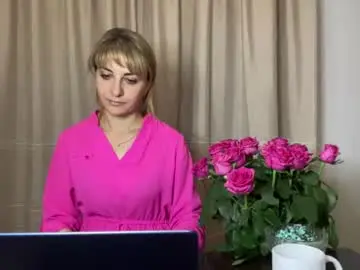 Chaturbate Live Sex Cam of crystalfever_