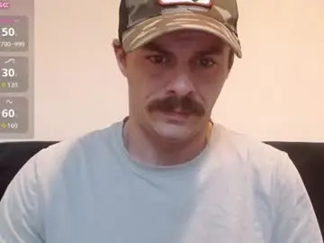 Chaturbate Live Sex Cam of traviswylde19