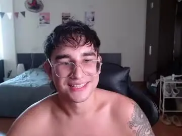 Chaturbate Live Sex Cam of steveoceanbeanhuge