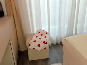 Chaturbate Live Sex Cam of saradiamond01