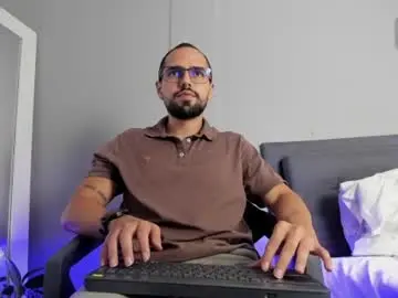 Chaturbate Live Sex Cam of marco_moretti