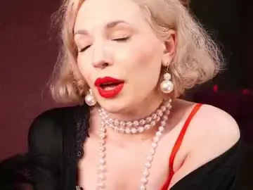 Chaturbate Live Sex Cam of vinyl_kiss