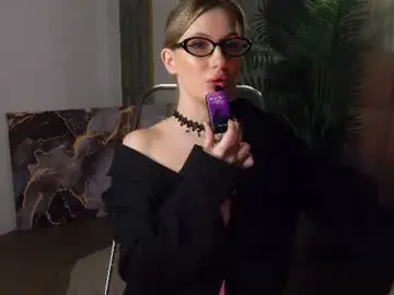Chaturbate Live Sex Cam of chanelmay