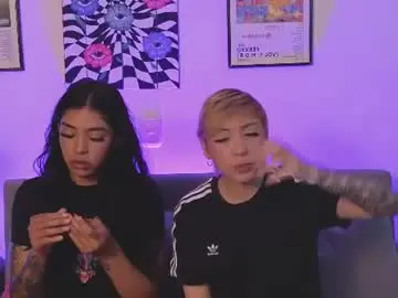 Chaturbate Live Sex Cam of violettgrey_