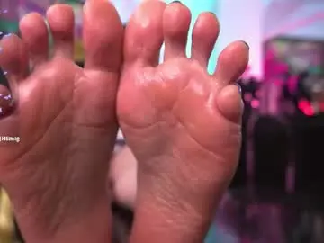 Chaturbate Live Sex Cam of elinne_hendrix_